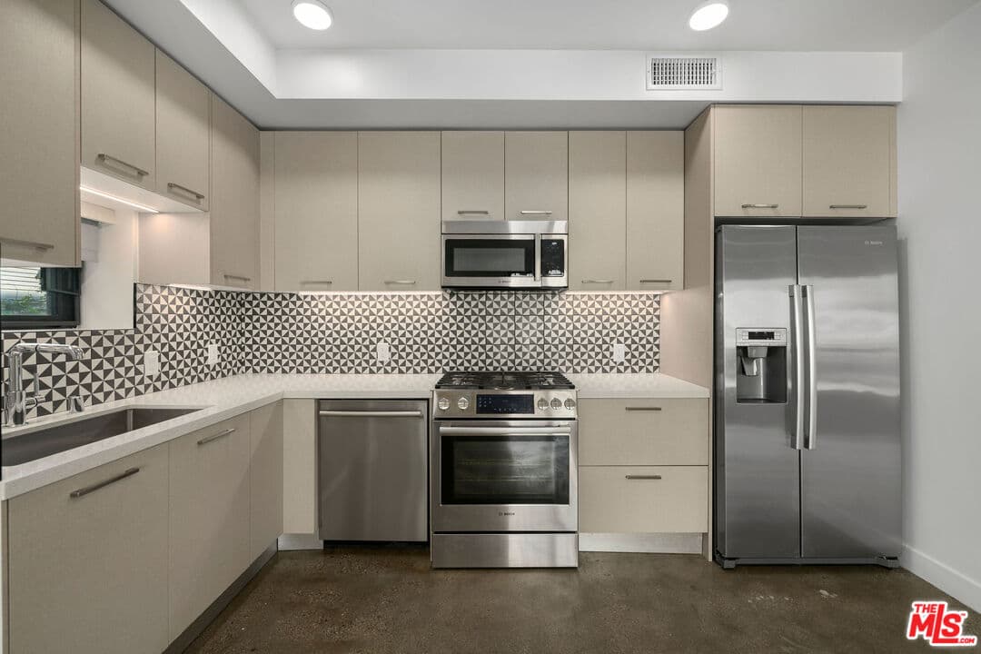 3 bd, 3 ba Apartment in West Hollywood, CA — $6,809/mo — photo 2
