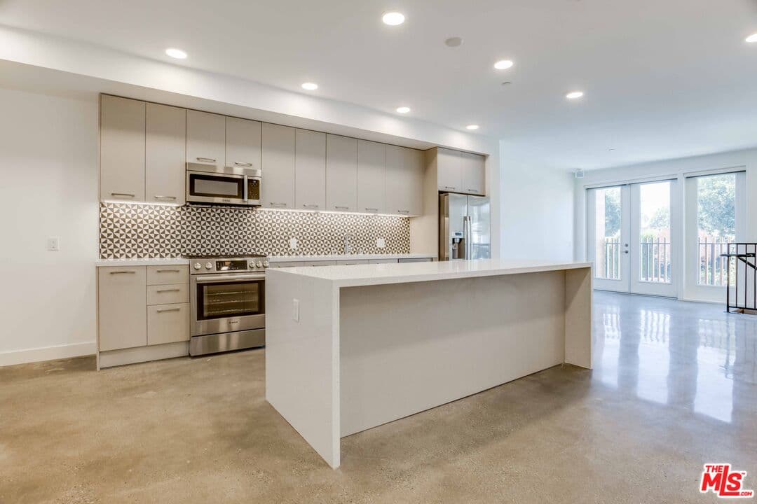 2 bd, 2 ba Apartment in West Hollywood, CA — $6,514/mo — photo 1