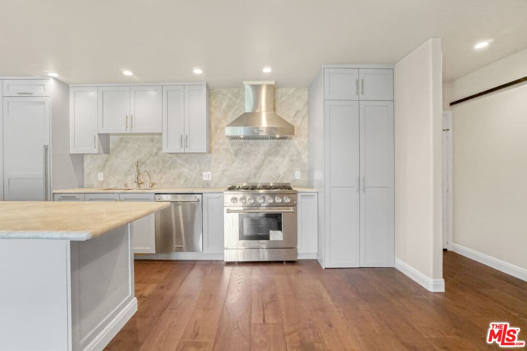 2 bd, 2 ba Condo in West Hollywood, CA — $4,800/mo — photo 2