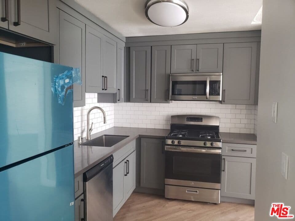 2 bd, 1 ba Apartment in Los Angeles, CA — $2,549/mo — photo 1