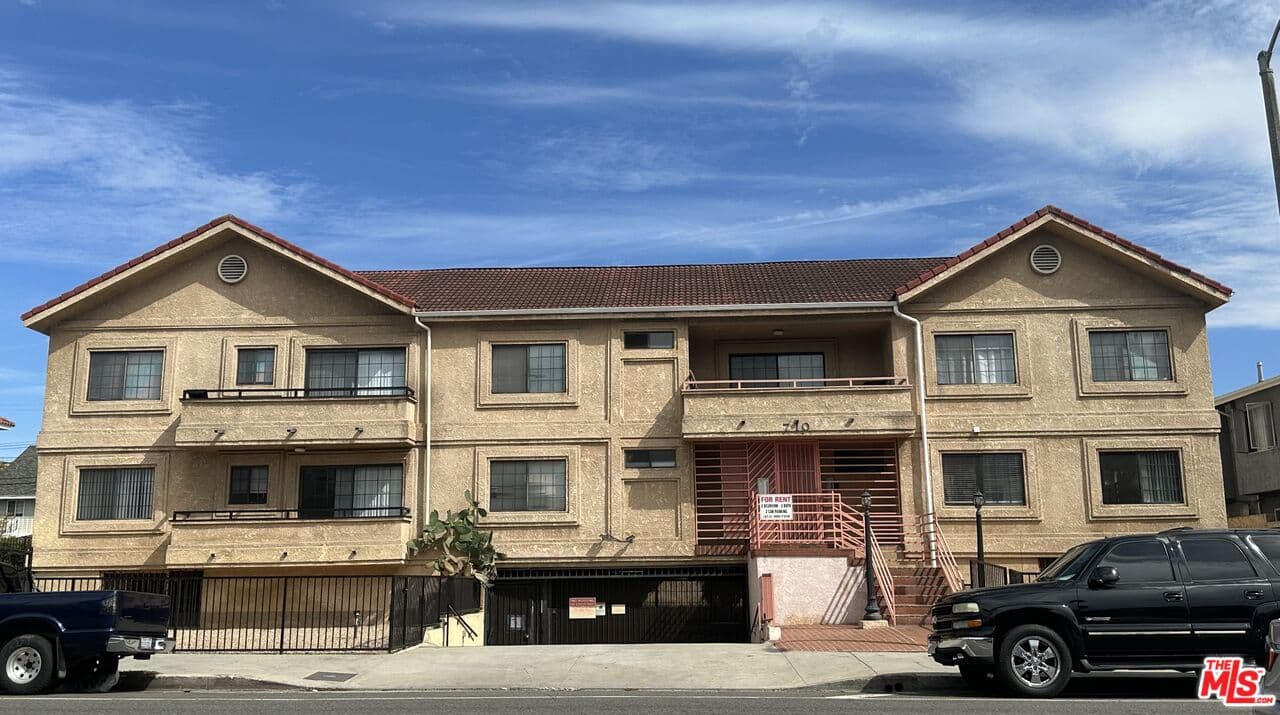 2 bd, 2 ba Apartment in Los Angeles, CA — $2,590/mo — photo 1