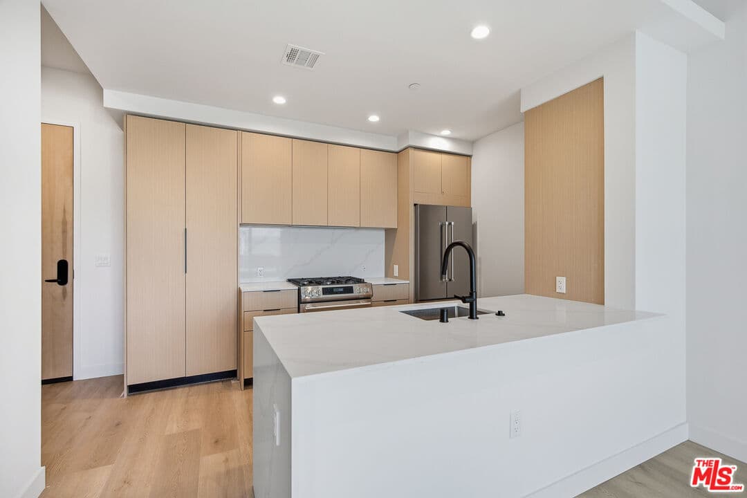 1 bd, 1 ba Apartment in Los Angeles, CA — $3,895/mo — photo 2
