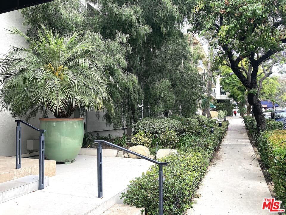 2 bd, 2 ba Condo in West Hollywood, CA — $5,750/mo — photo 2