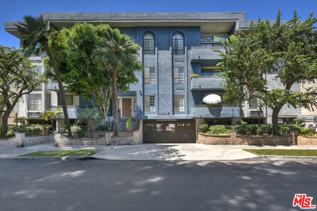 2 bd, 3 ba Condo in Sherman Oaks, CA — $4,500/mo — photo 2
