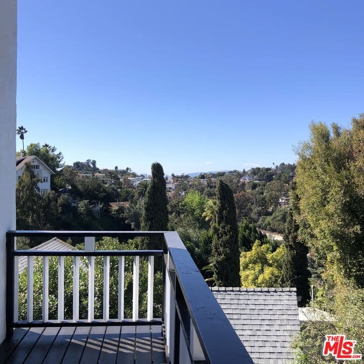 Studio, 1 ba Apartment in Los Angeles, CA — $3,300/mo — photo 1