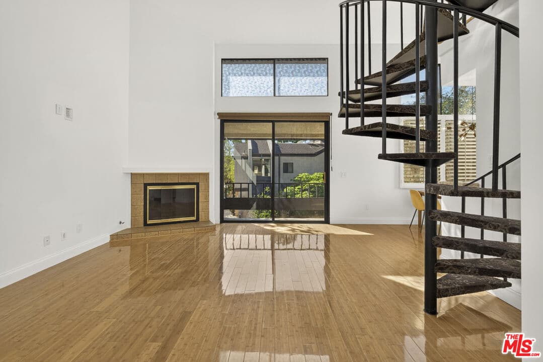 1 bd, 1 ba Condo in Playa Del Rey, CA — $3,300/mo — photo 2