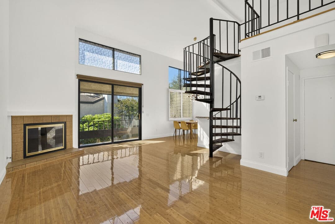 1BR Condo in Playa Del Rey — $3,300/mo