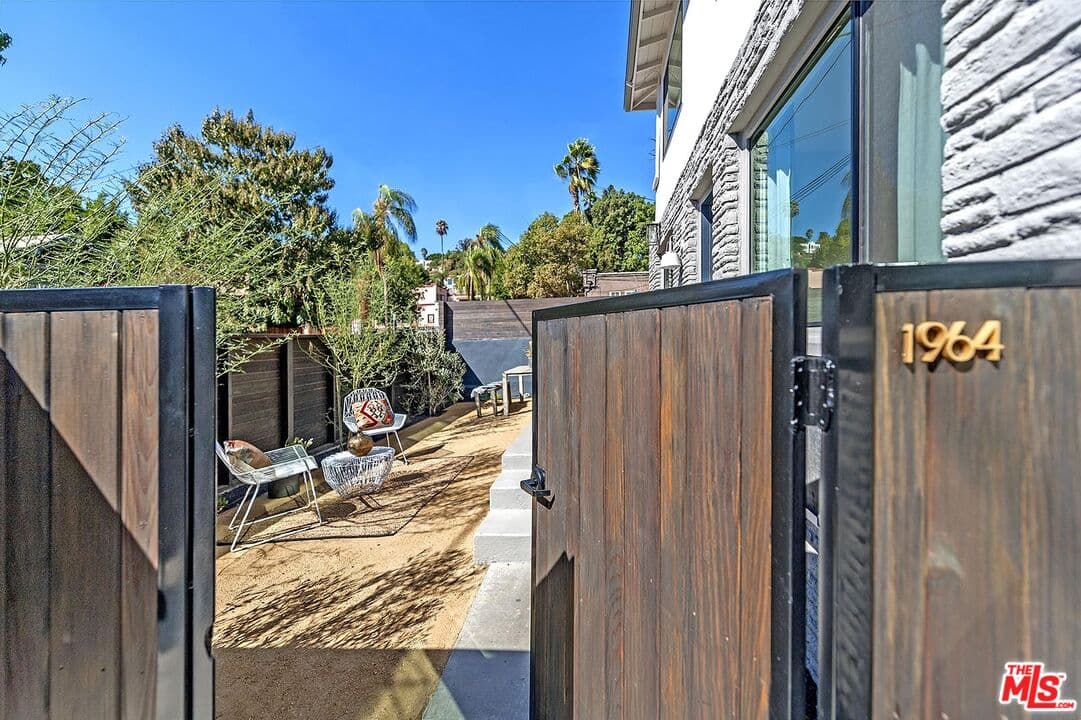 1 bd, 1 ba Townhouse in Los Angeles, CA — $3,295/mo — photo 2