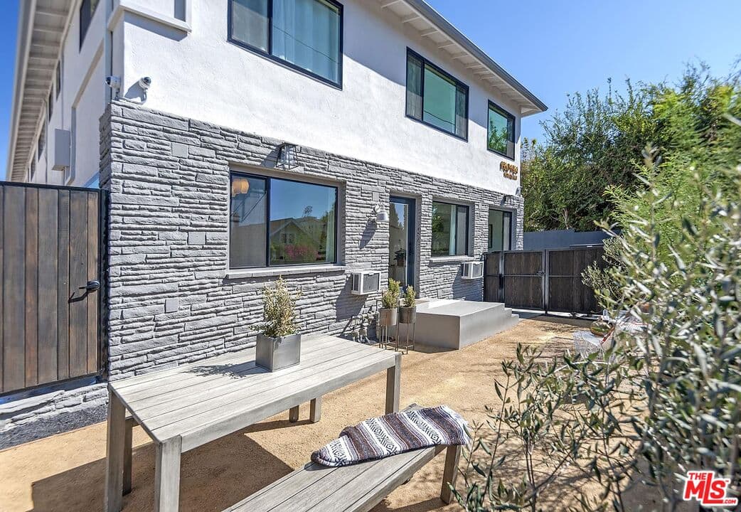 1 bd, 1 ba Townhouse in Los Angeles, CA — $3,295/mo — photo 1