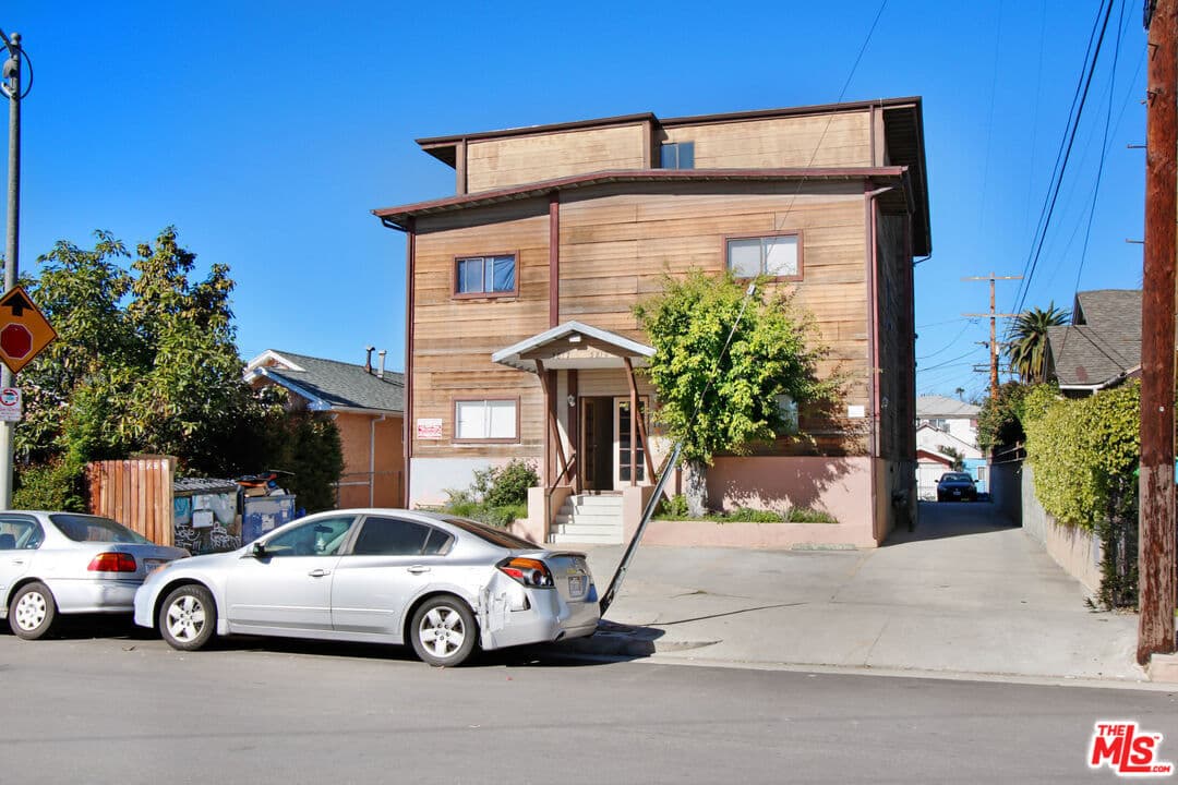 1 bd, 1 ba Apartment in Los Angeles, CA — $1,725/mo — photo 1