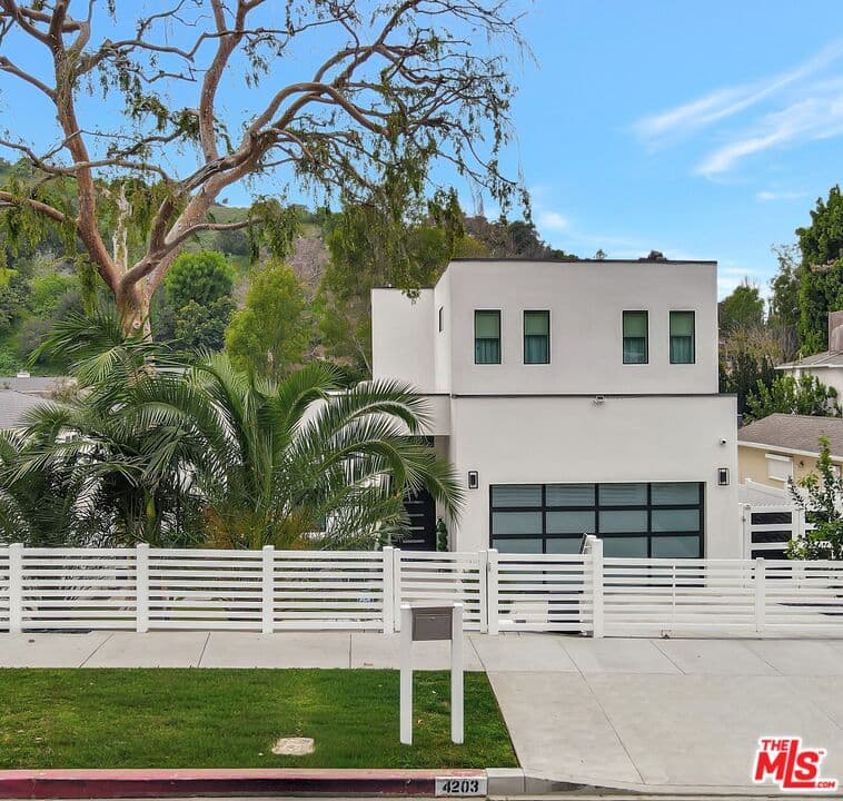 5 bd, 5 ba House in Sherman Oaks, CA — $12,900/mo — photo 2