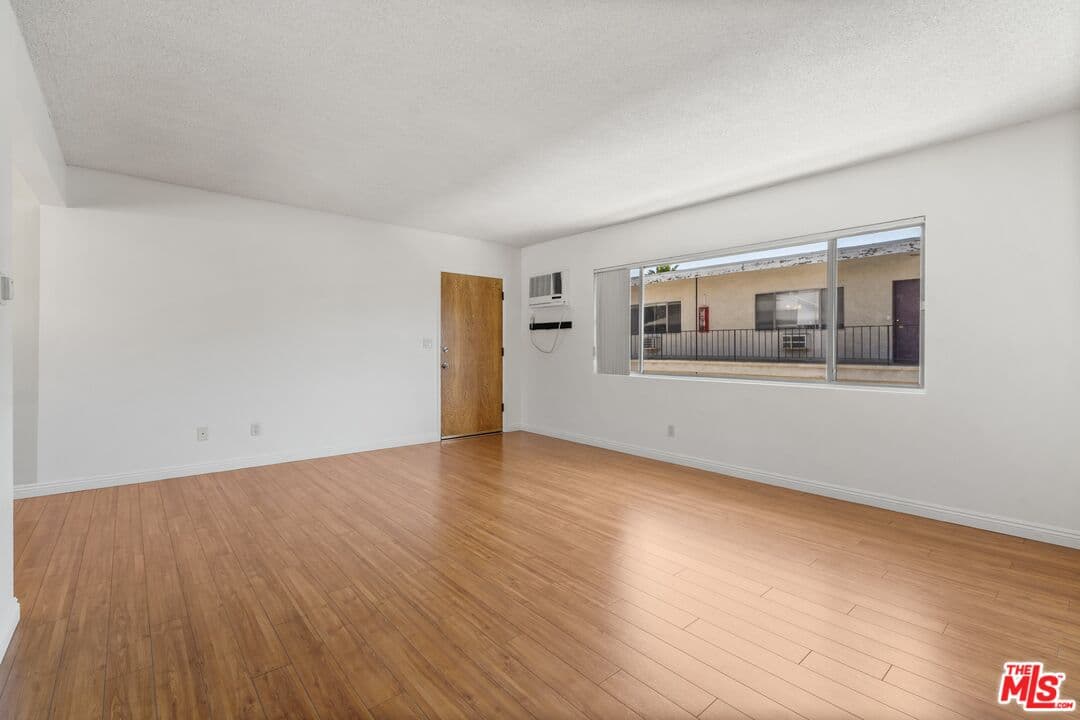 2 bd, 1 ba Townhouse in Pasadena, CA — $2,750/mo — photo 2