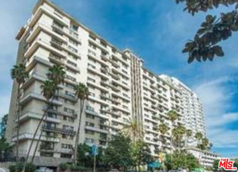 2 bd, 2 ba Condo in Los Angeles, CA — $4,600/mo — photo 1