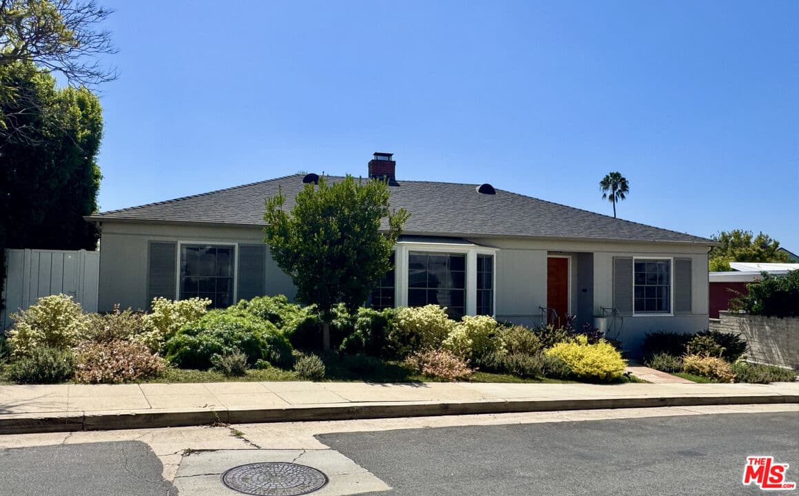 2 bd, 2 ba House in Los Angeles, CA — $6,995/mo — photo 2