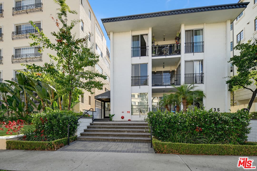 2 bd, 2 ba Condo in Beverly Hills, CA — $5,450/mo — photo 1