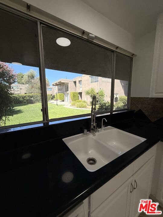 3 bd, 3 ba Condo in Tarzana, CA — $3,900/mo — photo 2