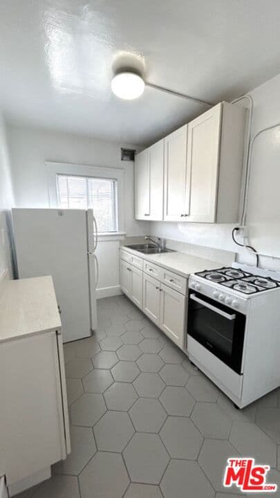 Studio, 1 ba Townhouse in Venice, CA — $1,695/mo — photo 2