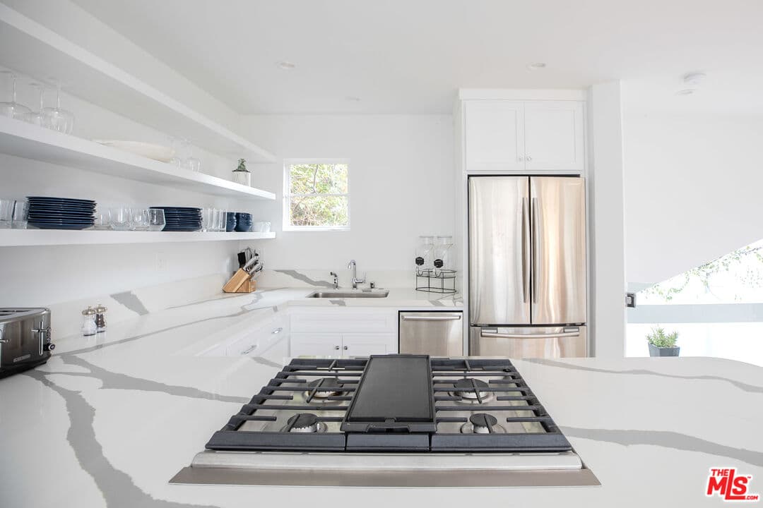 2 bd, 1 ba Townhouse in Malibu, CA — $6,500/mo — photo 2