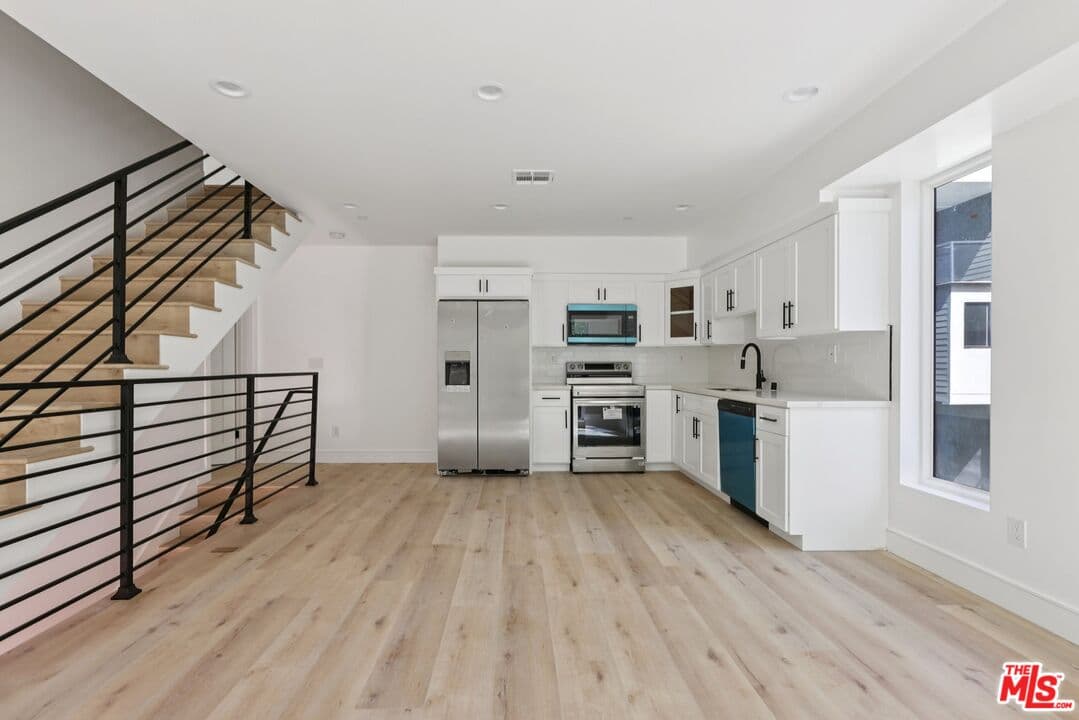 5 bd, 6 ba Townhouse in Los Angeles, CA — $5,775/mo — photo 2