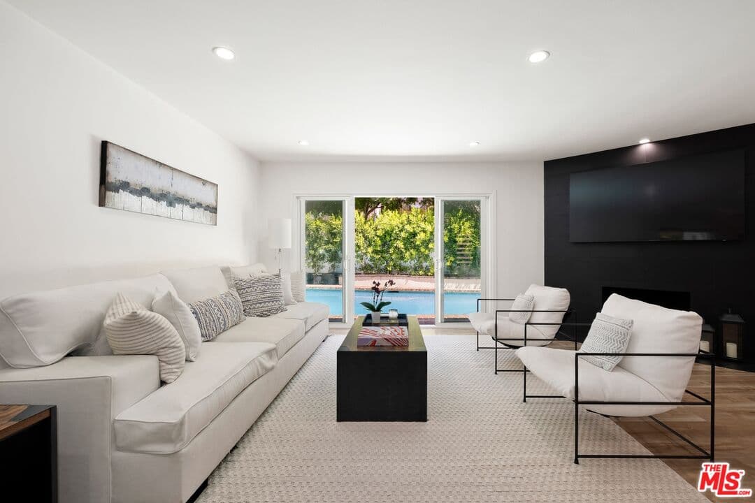 3 bd, 3 ba Townhouse in Encino, CA — $7,995/mo — photo 2