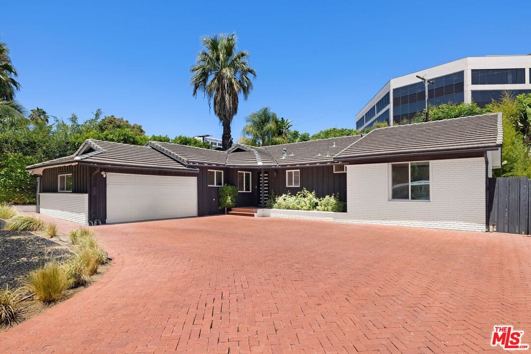 3 bd, 3 ba Townhouse in Encino, CA — $7,995/mo — photo 1