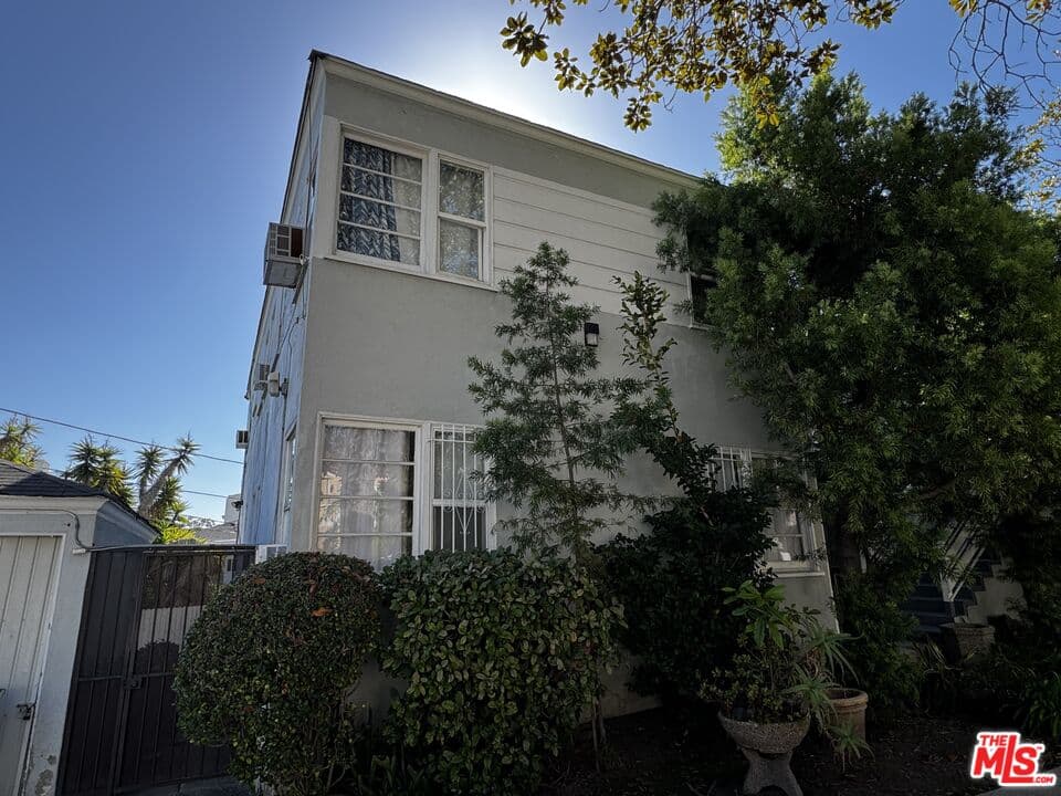 2 bd, 1 ba Townhouse in Los Angeles, CA — $3,500/mo — photo 1