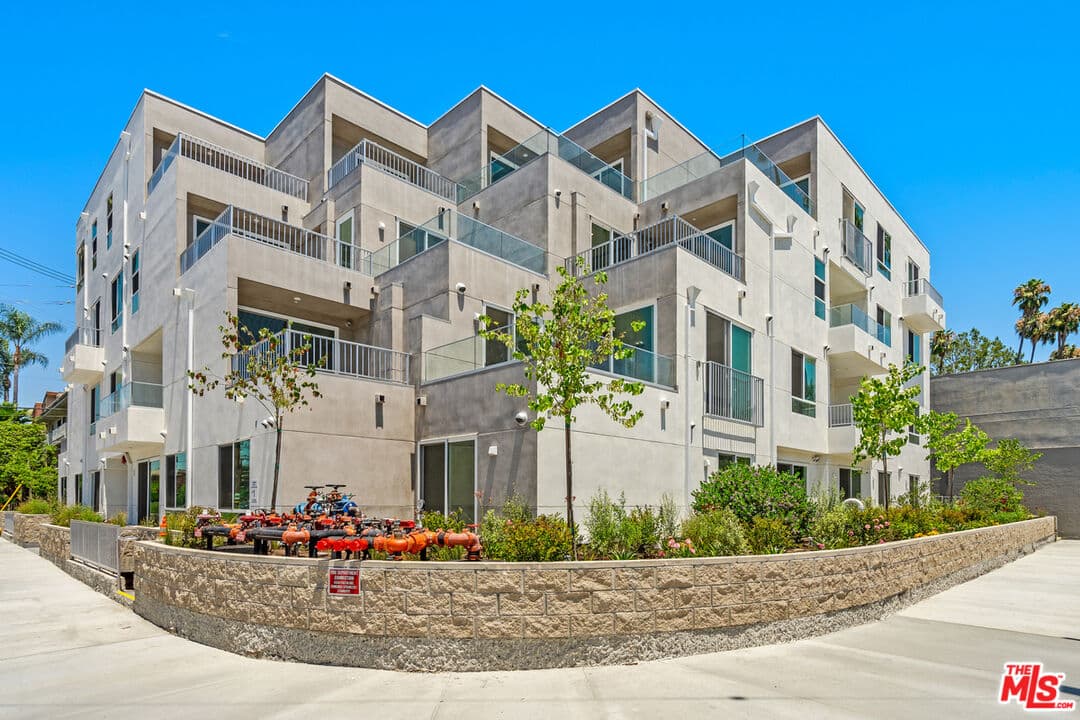 2 bd, 2 ba Condo in Sherman Oaks, CA — $3,450/mo — photo 1