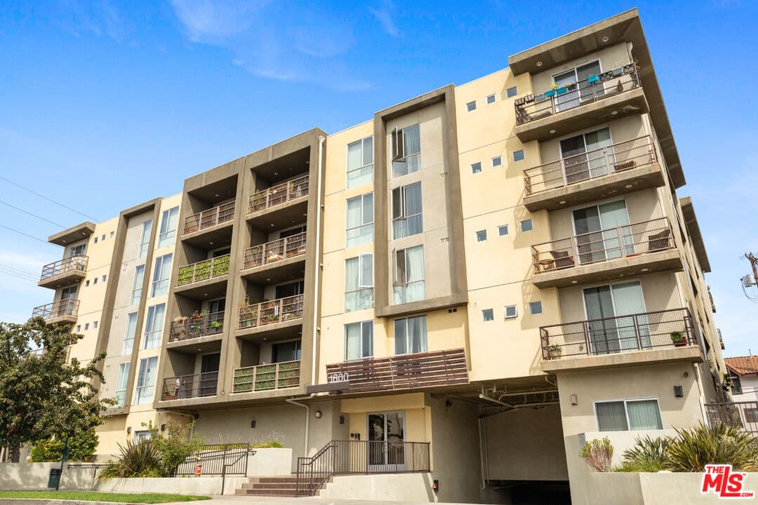 2 bd, 2 ba Condo in Los Angeles, CA — $4,390/mo — photo 1