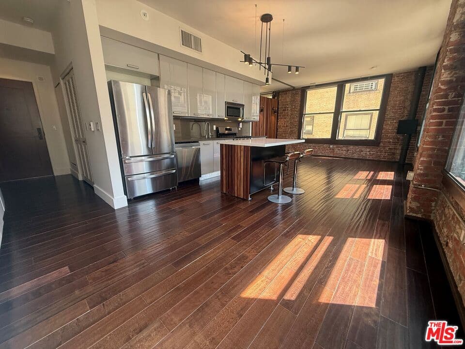 1 bd, 1 ba Condo in Los Angeles, CA — $2,700/mo — photo 1