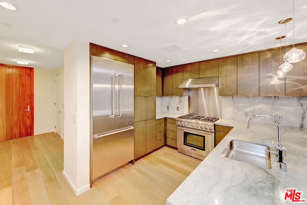 2 bd, 2 ba Condo in Santa Monica, CA — $7,400/mo — photo 2