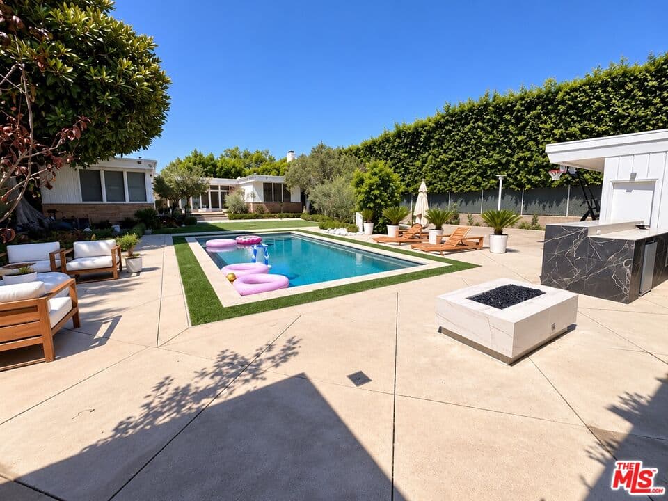 5 bd, 6 ba House in Beverly Hills, CA — $28,500/mo — photo 1
