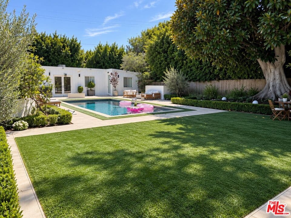 5 bd, 6 ba House in Beverly Hills, CA — $28,500/mo — photo 2