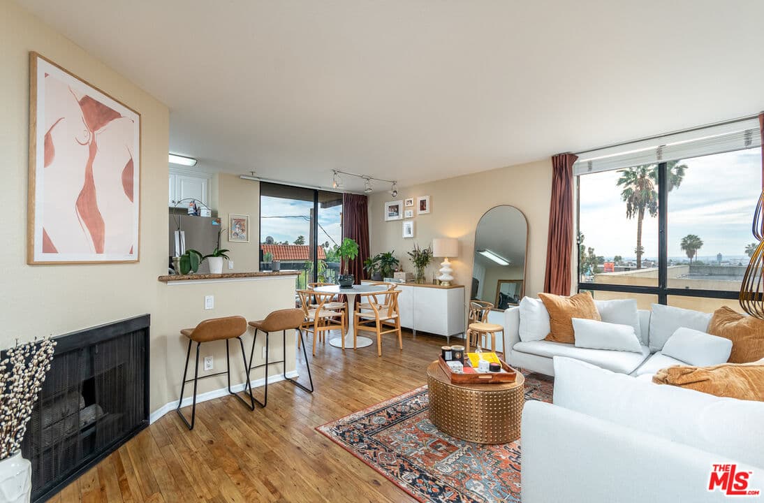 1 bd, 1 ba Condo in Los Angeles, CA — $2,700/mo — photo 1