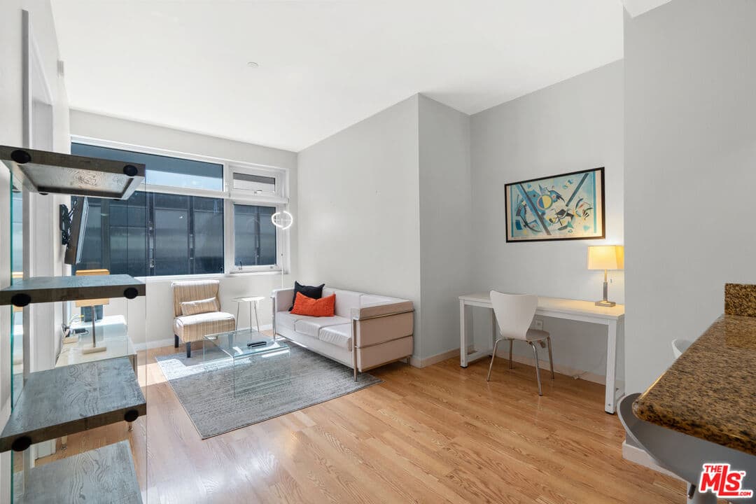 1 bd, 1 ba Condo in Los Angeles, CA — $2,100/mo — photo 2