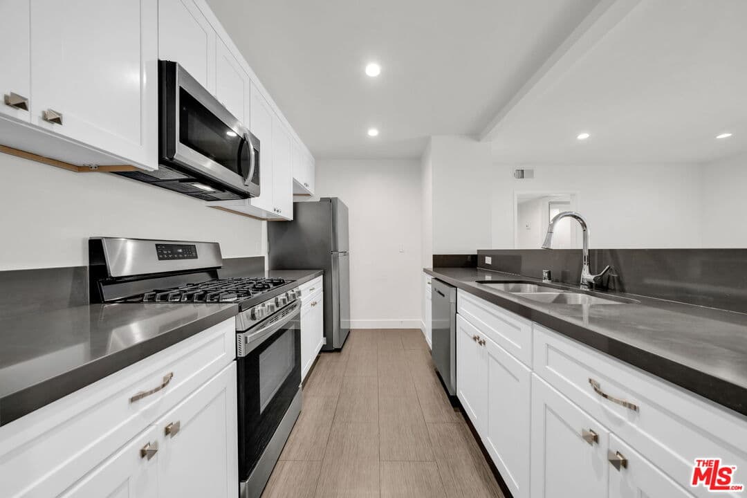 1BR Apartment in Van Nuys β $1,995/mo