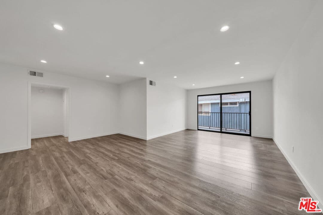 1 bd, 1 ba Apartment in Van Nuys, CA — $1,995/mo — photo 2