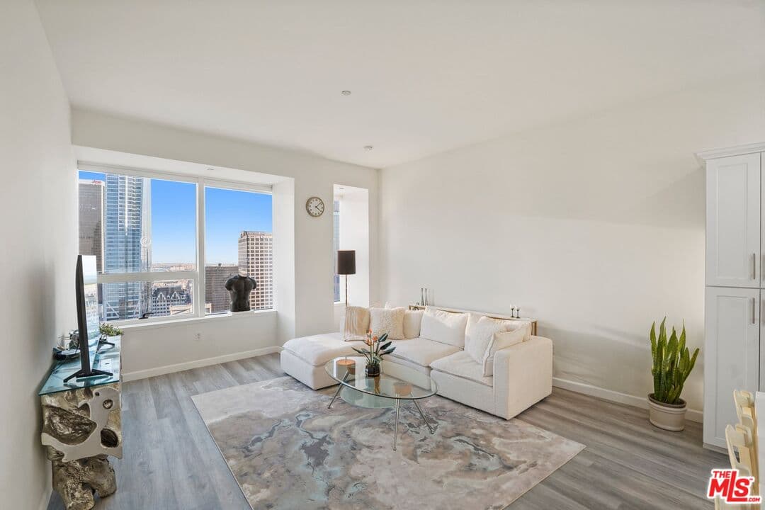 2 bd, 2 ba Condo in Los Angeles, CA — $3,850/mo — photo 1