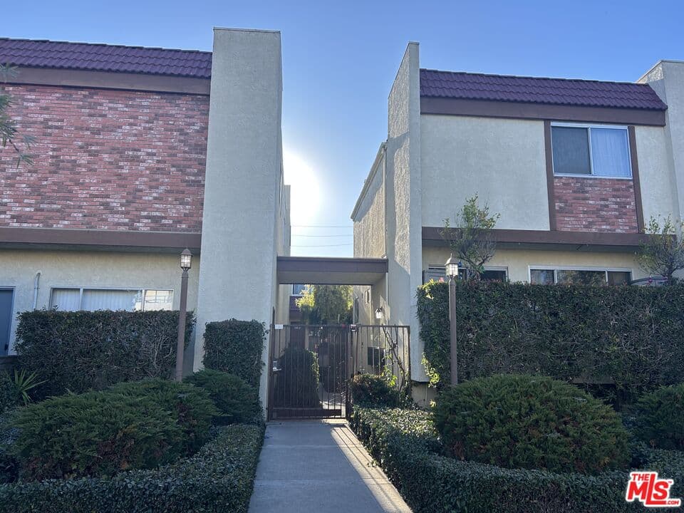 3 bd, 3 ba Condo in Santa Monica, CA — $5,000/mo — photo 1