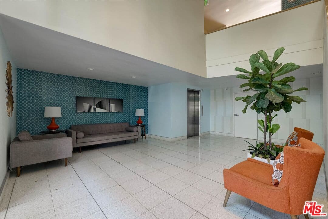 2 bd, 2 ba Condo in West Hollywood, CA — $3,900/mo — photo 2