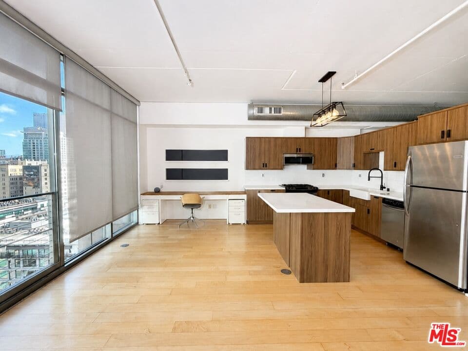 1 bd, 1 ba Condo in Los Angeles, CA — $3,500/mo — photo 2