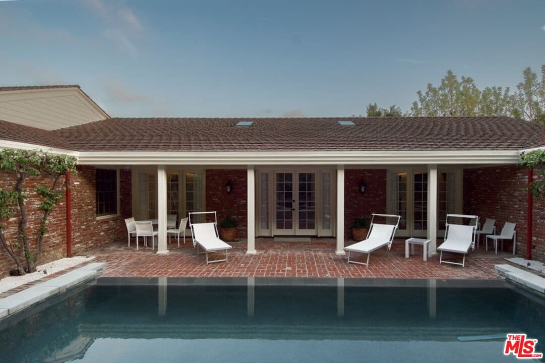 5 bd, 7 ba House in Beverly Hills, CA — $25,500/mo — photo 2
