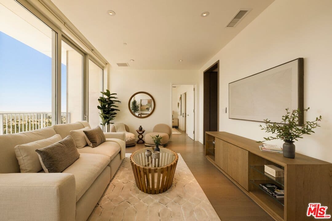 2 bd, 3 ba Condo in Los Angeles, CA — $20,000/mo — photo 2
