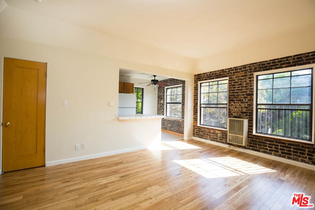 1 bd, 1 ba Apartment in Los Angeles, CA — $1,975/mo — photo 2