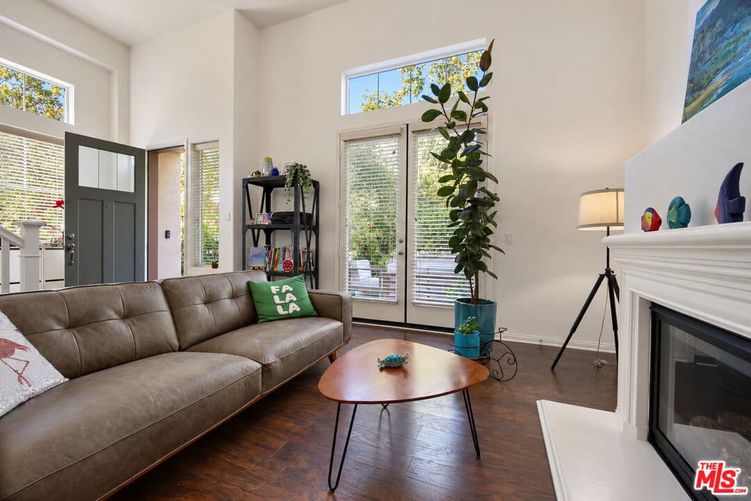 3BR Townhouse in Thousand Oaks — $4,350/mo
