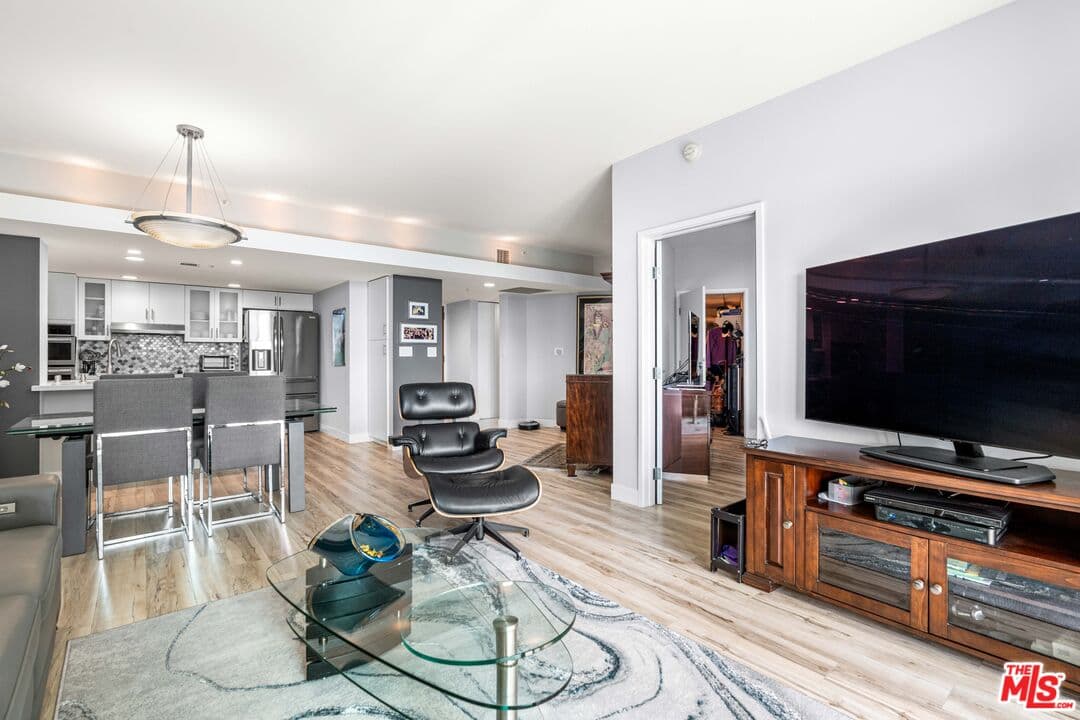 1 bd, 2 ba Condo in Marina Del Rey, CA — $5,300/mo — photo 1