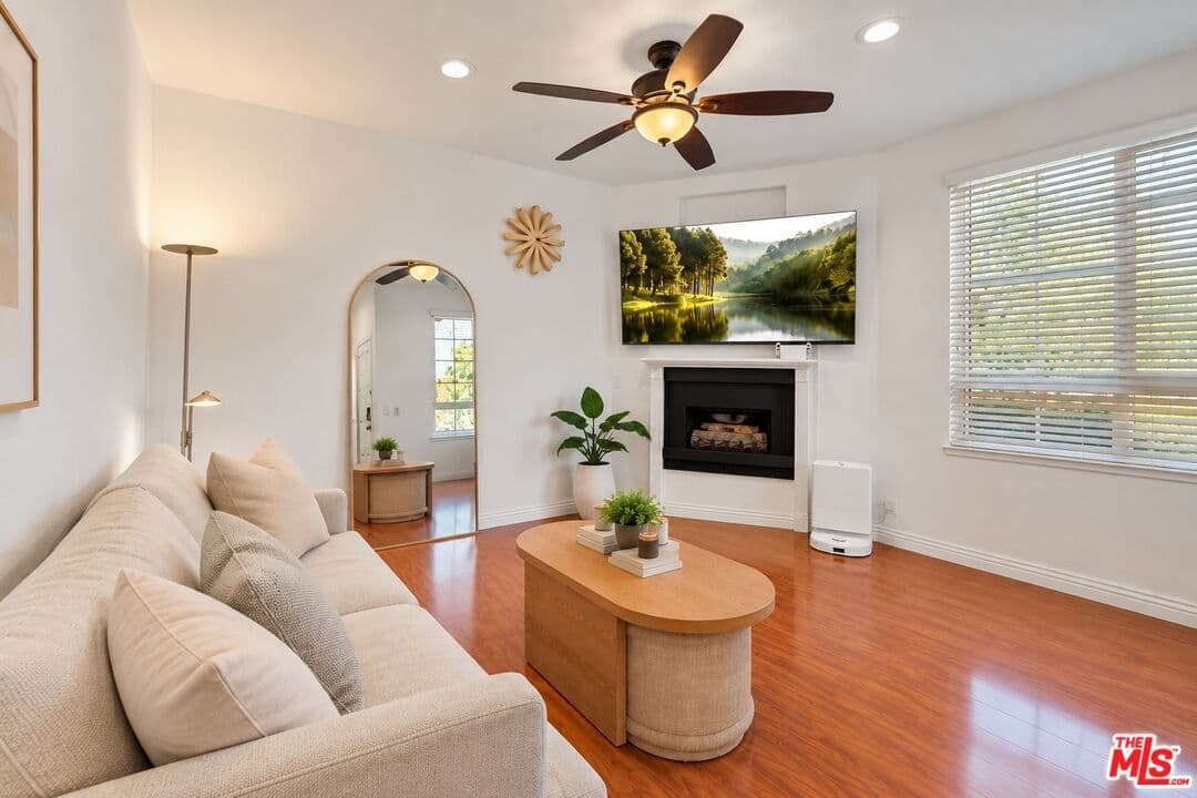 2 bd, 3 ba Townhouse in Rancho Santa Margarita, CA — $3,900/mo — photo 2