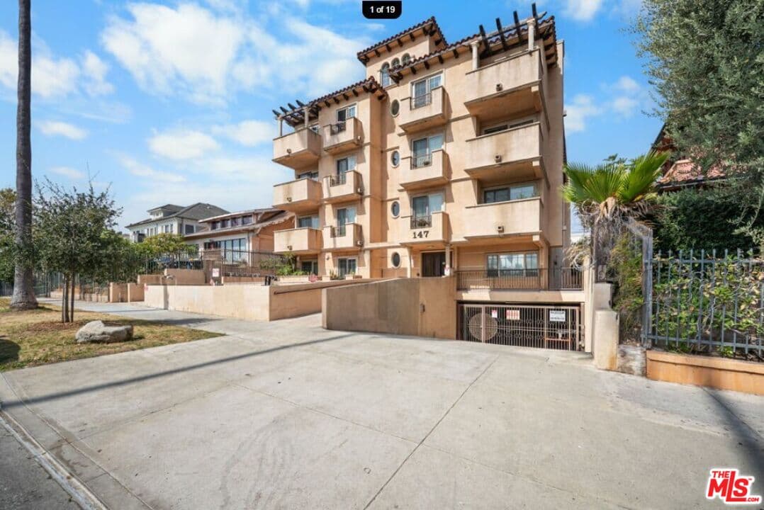 3 bd, 2 ba Condo in Los Angeles, CA — $3,500/mo — photo 1