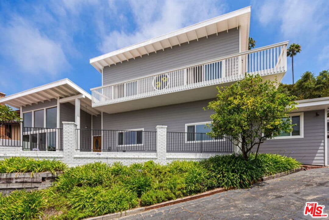 5 bd, 3 ba House in Pacific Palisades, CA — $12,000/mo — photo 2