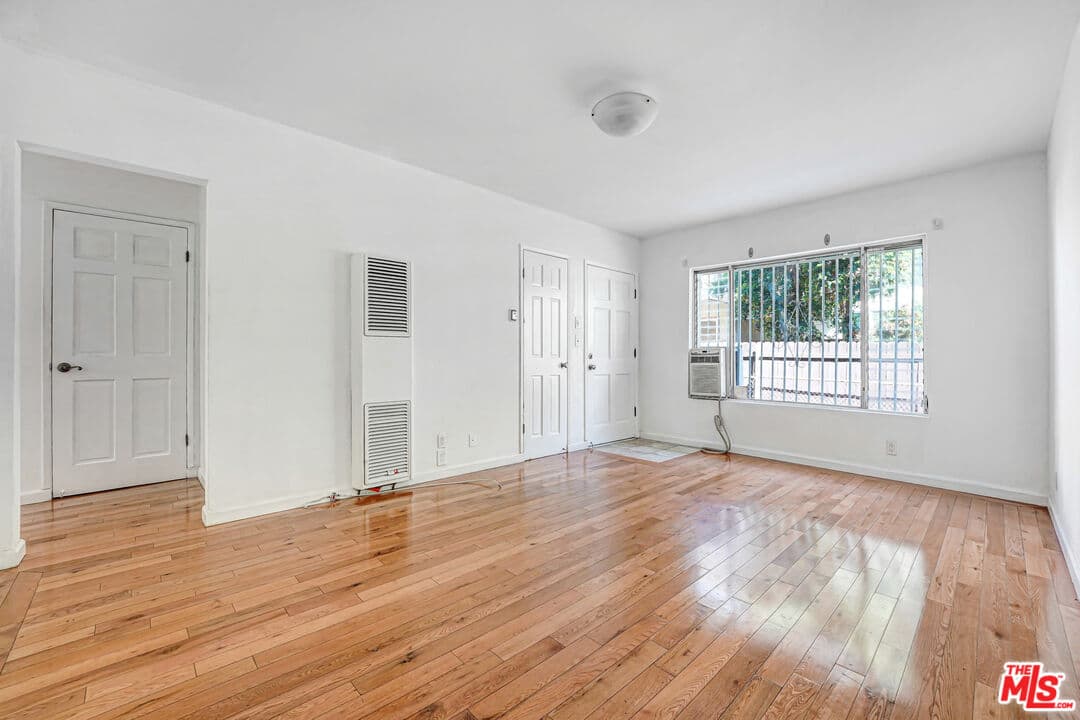1 bd, 1 ba Townhouse in Los Angeles, CA — $1,999/mo — photo 2