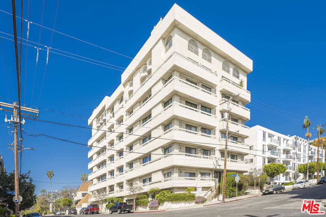 3 bd, 3 ba Condo in Los Angeles, CA — $3,990/mo — photo 1